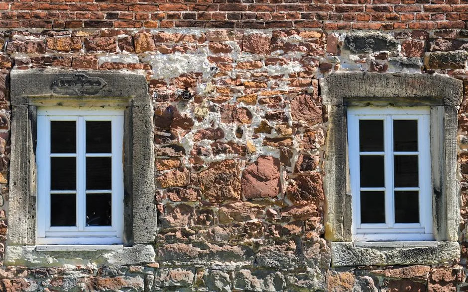 Façade d’une maison ancienne, le bâti que les guides prennent pour sujet